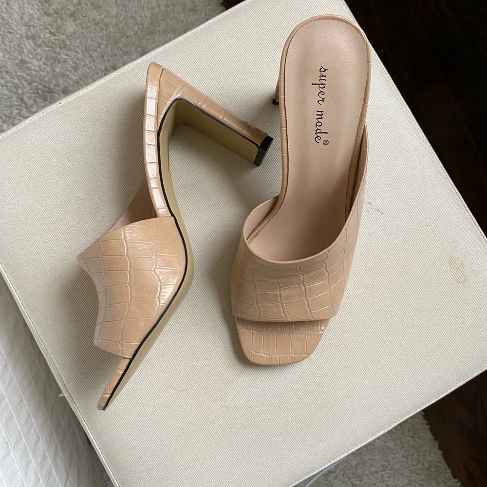 Brand new never worn nude heel